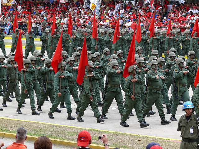 Maduro armerà due milioni di operai nelle “Milizie Operaie Bolivariane”